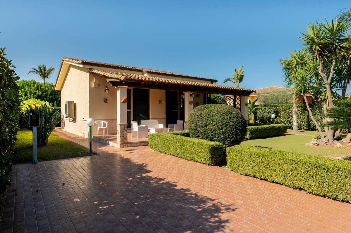 Villa Plumeria Campofelice Di Roccella Eksteriør bilde